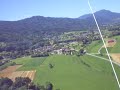 Atterrissage d'un ULM pendulaire sur la base de Cervens en Haute-Savoie
