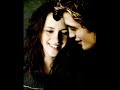 this song goes so well to the storyy twilight. i love these books and thee movie. enjoy the vid.
leave comments & subscribeee! [dont forget to favorite] (:

love story lyrics-

we were both young when i first saw you
i closed my eyes and the flashback starts
i'm standing there
on a balcony in summer air

see the lights, see the party, the ball gowns
i see you make your way through the crowd
and say hello
little did i know

that you were romeo, you were throwing pebbles
and my daddy said, 