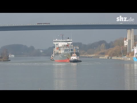 Nach Kollision: Containerschiff 