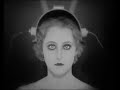 Secuencia de la pelicula Meptropolis (circa 1920) donde el cientifico crea el robot tan famoso de la citada pelicula.