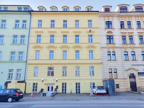 Video Ateliér 2+kk 40m2 se střešní terasou 30m2 a vlastním parkovacím stáním před domem, Praha 5 - Smíchov