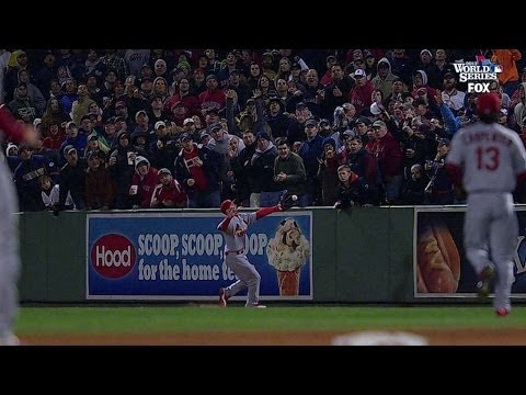 Video: Robinson makes a great catch in right