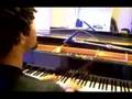 D Black Tocando Sem Ar no Piano