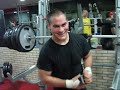 GERMAN - haciendo sentadilla -