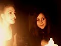 Girls singing We Wish You a Merry Christmas - Weihnachtslieder Karaoke