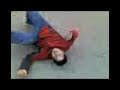 alex se cae