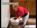 Elbaby spins the salad