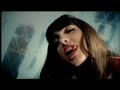 cage the elephant - ain't no rest for the wicked
http://www.myspace.com/cagetheelephant  

dir: d.a.r.y.l.
http://www.pulsefilms.co.uk