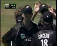 Daniel Vettori bowls Shakib Al Hasan (www.sporthl.com)