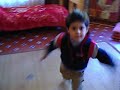 ni�o baila una familia