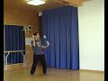Mouvements et jonglage avec trois balles