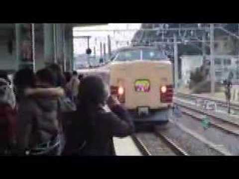 かつうらひなまつり号入線_勝浦駅2008