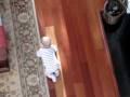 videos de Crawling (Sort of) Backwards!