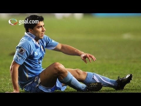 Luis Suarez plonge et marque (encore) lors de Bolivie/Uruguay Luis Suarez plonge et marque (encore) lors de Bolivie/Uruguay