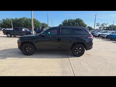 New 2026 Diamond Black Crystal Pearl-Coat Exterior Paint Jeep LAREDO ALTITUDE 4X4 image 1