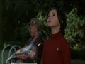 Cría cuervos (1975) escena de la azotea