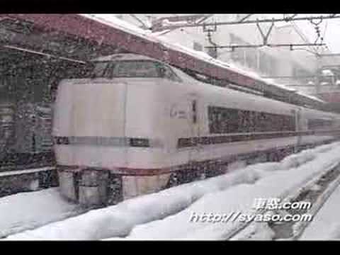 【特急 はくたか】8号 681系 金沢行 越後湯沢駅発車。（冬の雪の降る中Version)