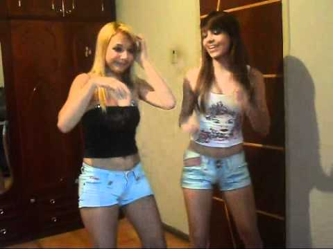 Thaís e Rayane dançando