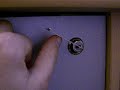 (uploaded by cURLybOi)&nbsp;Unlocking table lock with DX lockpick set