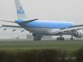 Landing KLM airbus A330-200 schiphol polderbaan