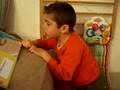 yaniss a genoux