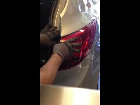 2010 Hyundai Tucson Tail light assembly removal
