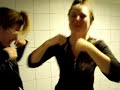Le Gala de l'équipe de natation synchronisée Check Lapinou à Cluse en Haute Savoie pour l'inauguration de la piscine. Délire entre blondes pour la vidéo.