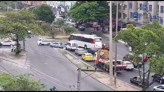 Falta de educação na entrada da Nogueira de Sá