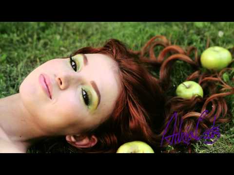 Adria Glamorous Green - цветные линзы.