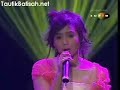 Taufik sings in a grand medley with Gita Gutawa and Siti Nurhaliza.