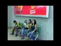 sessiz sessiz omuz omuza