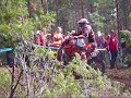 Enduron EM-kilpailua lauantailta. MM-sarjan Marko Tarkkalan näyte liukkaalta kalliolta ja samasta paikasta muutama muukin kuski.