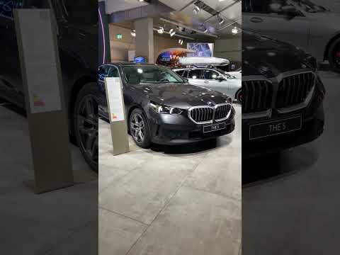 BMW G60 520d xDrive in Sophistogrey