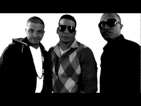 El Majadero Ft. Khriz John & Algenis @ Ella Me Miro (Official Video)
