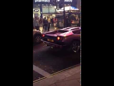 Lamborghini Diablo SV spitting flames (London, UK)