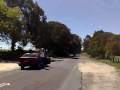 videos de Car rolls up the hill near Hanging Rocks