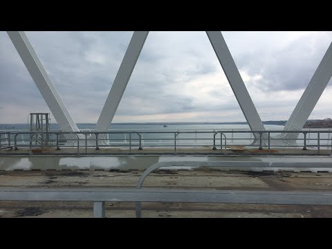 Боевой корабль ВМФ России впервые прошёл под аркой Крымского моста