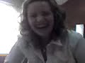 juli afeitandose