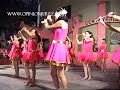 Peque�as muestran su destresa para el baile.