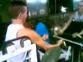 Danji malhando bra�o