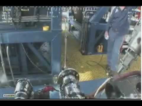 how to stop an oil leak in the ocean