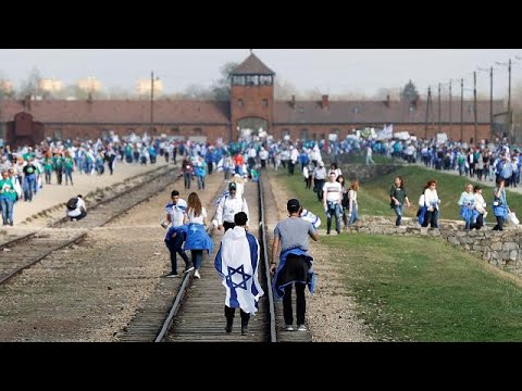 Auschwitz: 12.000 Menschen erinnern an Holocaust-Opfer