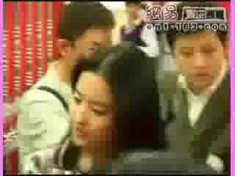 Liu Yifei Arrived At Changsha ...