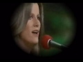 Un pueblo es, María Ostiz