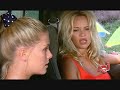 pamela anderson dans la s�rie alerte � malibu, en compagnie de nicole eggert.