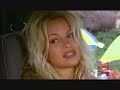 pamela anderson dans la s�rie alerte � malibu, en compagnie de nicole eggert.