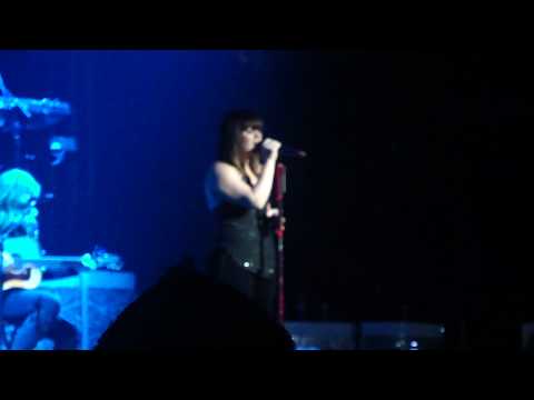 0 Kelly Clarkson versiona a Madonna