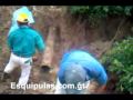 Trabajadores reparan sistema de agua potable en Esquipulas.