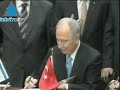 بيرس يخطب بالعبرية في البرلمان التركي خلال زيارة رئيس الدولة الاسرائيلي شمعون بيرس الى تركيا تحدث امام البرلمان التركي باللغة العبرية بتواجد رئيس السلطة الفلسطينية ابو مازن،خلال زيارته لتركيا شكر بيرس الشعب التركي مساعدته ووقوفه الى جانب الشعب اليهودي في جميع الصعوبات امثال هربهم من الحكم النازي، ايضا خلال الزيارة عقدت اتفاقية اقتصادية بين الاطراف الثلاثة التركية الاسرائيلية والفلسطينية وبها تبنى اماكن اقتصادية صناعية في منطقة الضفة الغربية بتعاون اسرائيلي فلسطيني وبرعاية تركية من اجل تحسين ظروف الشعب الفلسطيني من ناحية اقتصادية، كذلك شمعون بيرس زار بيت رئيس الدولة التركي والذي شكره على جهوده في اعادة الاستقرار الى المنطقة،يجب الذكر بان بيرس لم يزر تركيا بدون سبب انما السبب الحقيقي لزيارته هو كشفه لتركيا عن وثائق رسمية قادمة من الحكومة الاسرائيلية تثبت بان ايران متورطة بنشاط ارهابي،