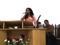 Quezia Marcelle cantando Sonda-me de Aline Barros
